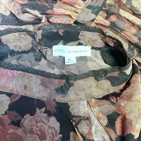 Coco + Jaimeson Floral Mesh Floral Print Top Size Large - Picture 7 of 7